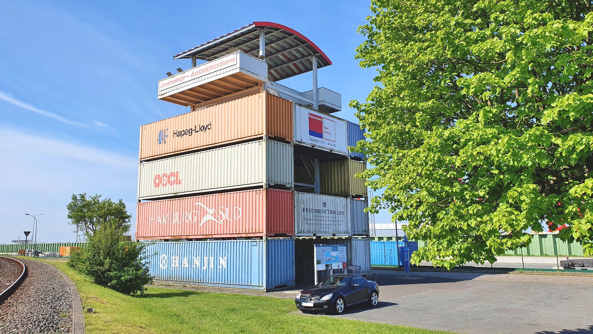 Beobachte die Giganten der Meere am Container-Aussichtsturm