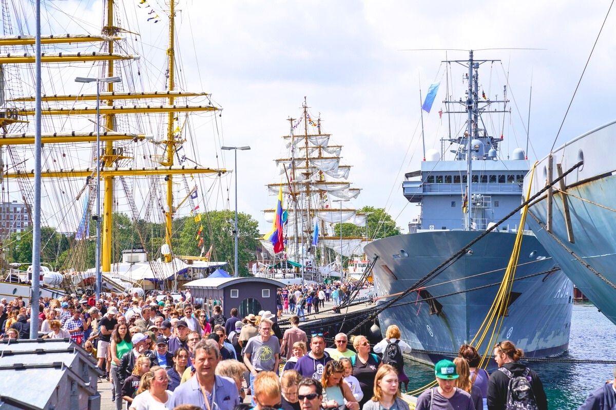 Besuche das größte Segelfest, die Kieler Woche