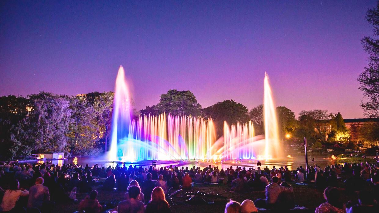 Bestaune das Wasserlichtkonzert unter freiem Himmel