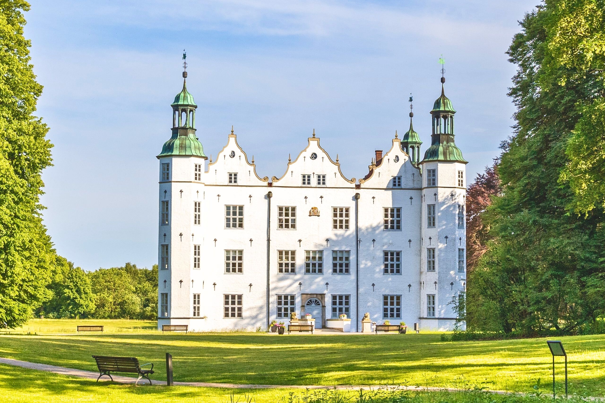 Erhole dich im Schlossgarten Schloss Ahrensburg