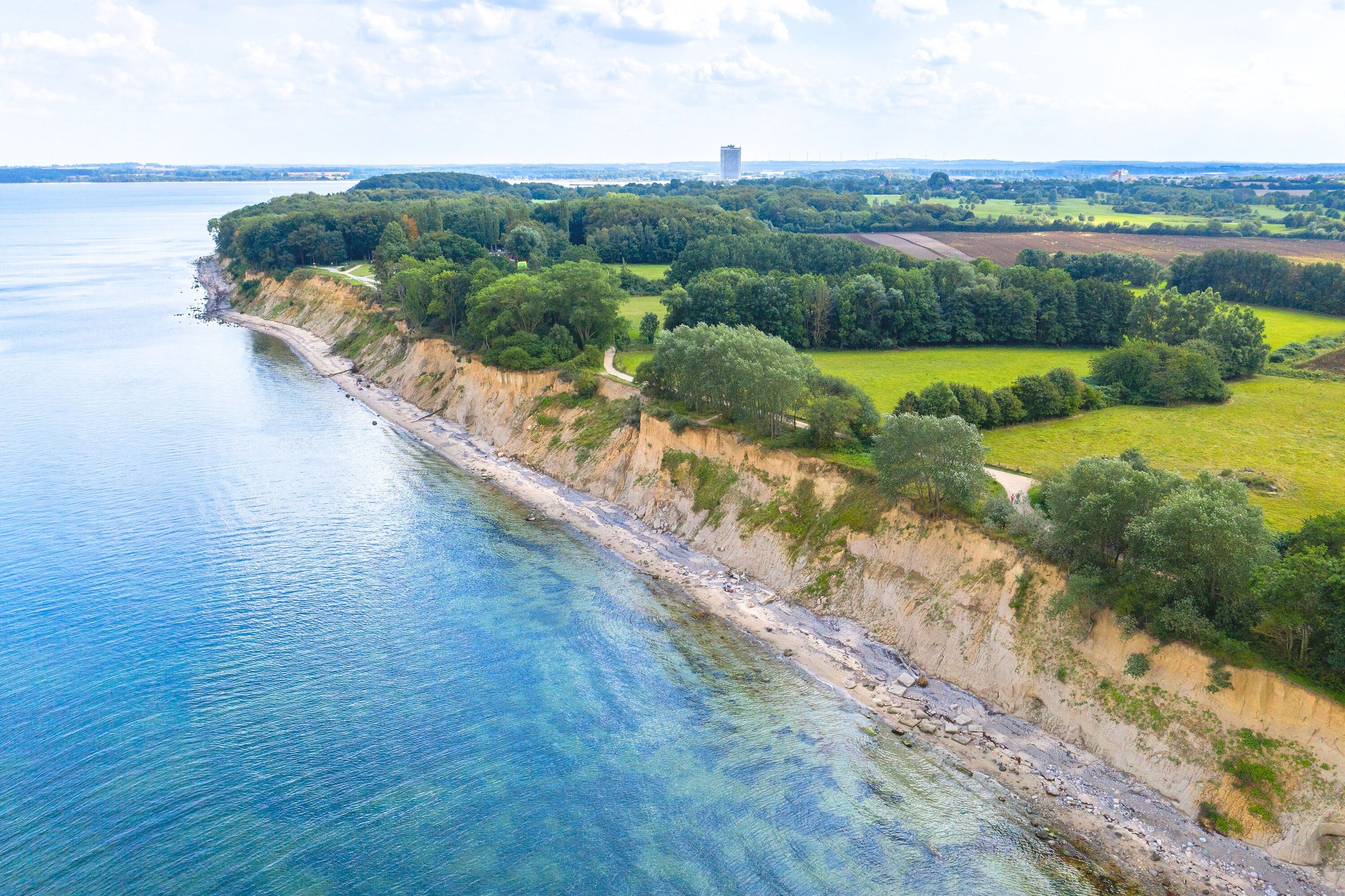 Wandere entlang der Brodtener Steilküste