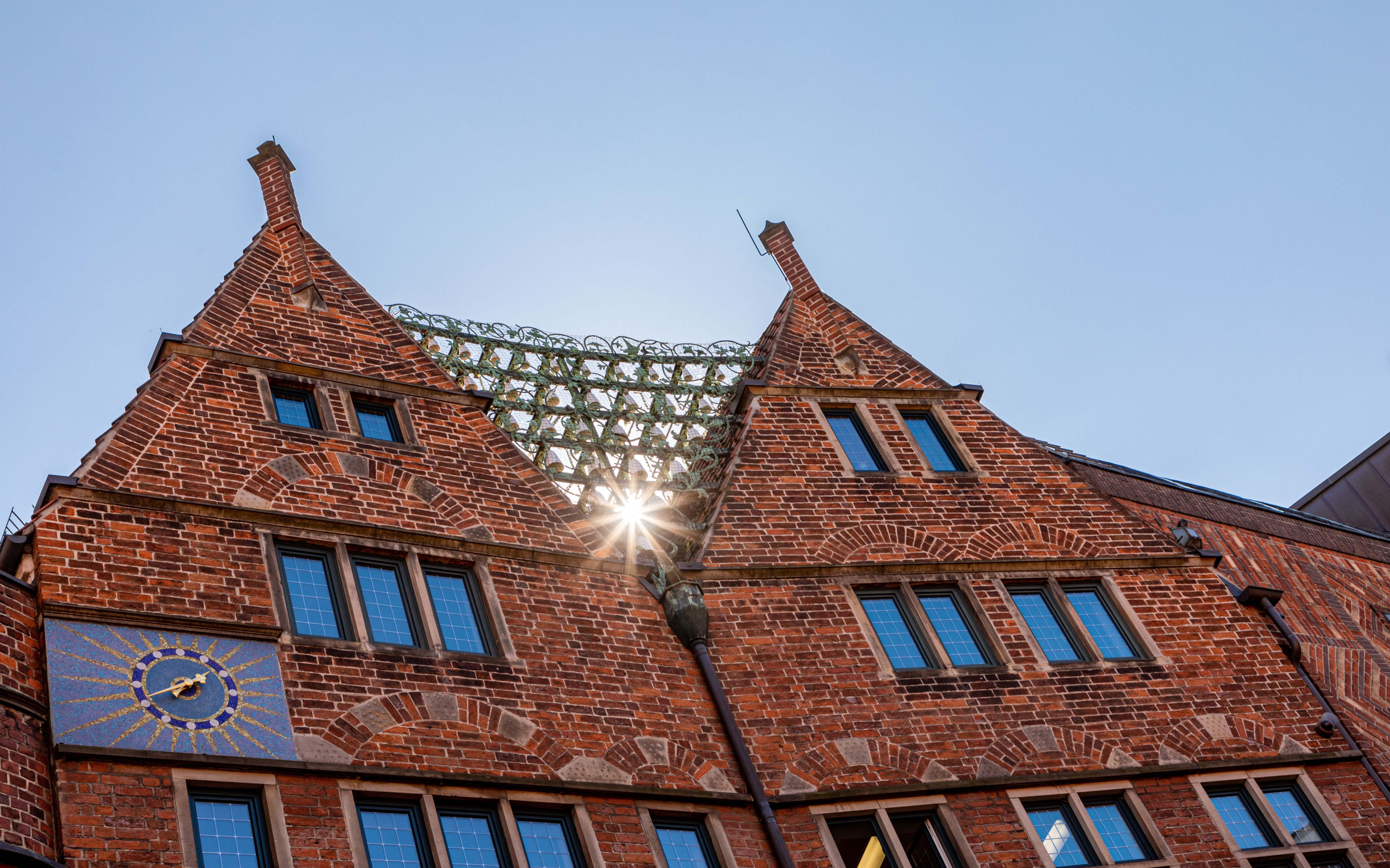 Lausche dem Glockenspiel in der Böttcherstraße