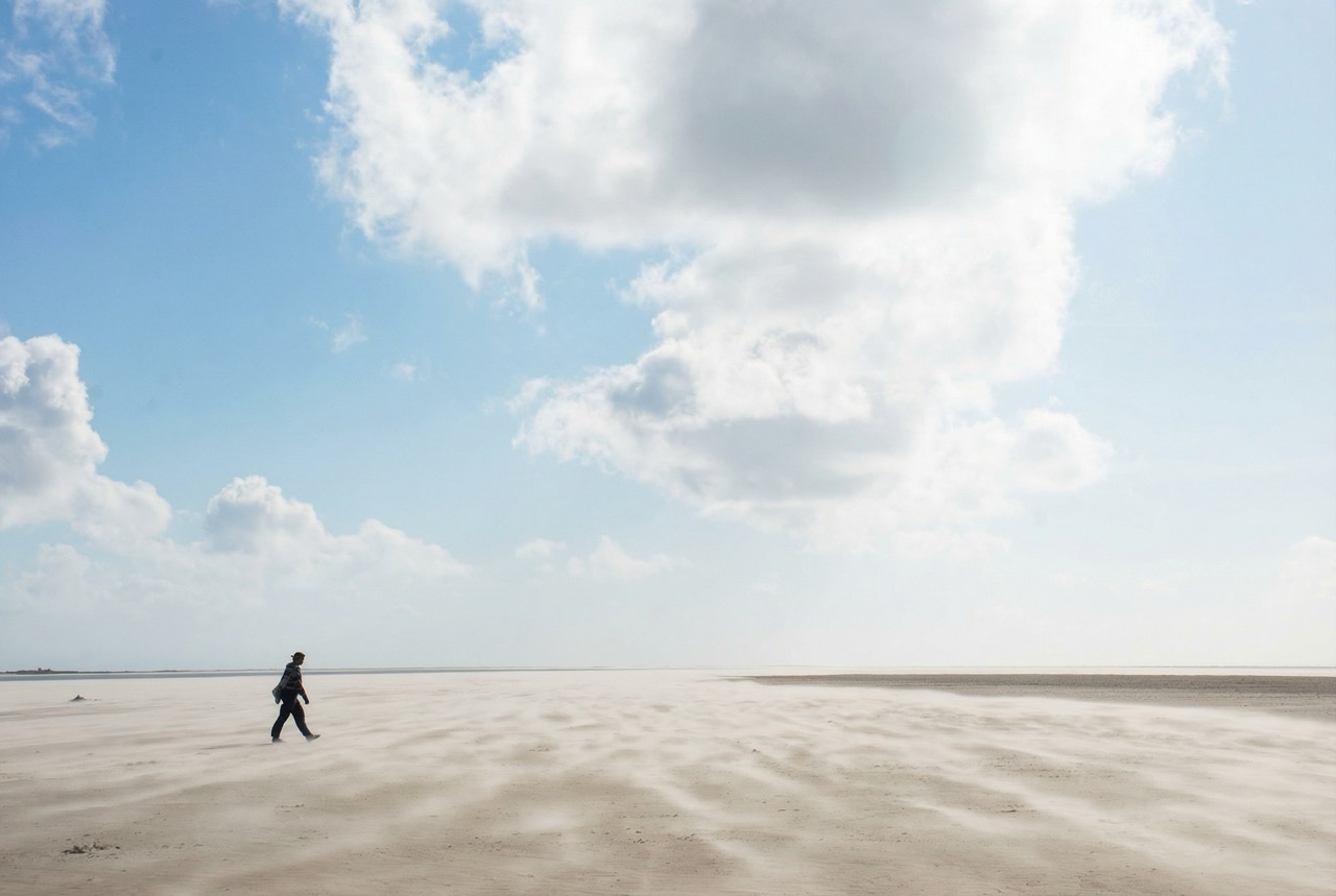 Gehe barfuß durch den Kniepsand