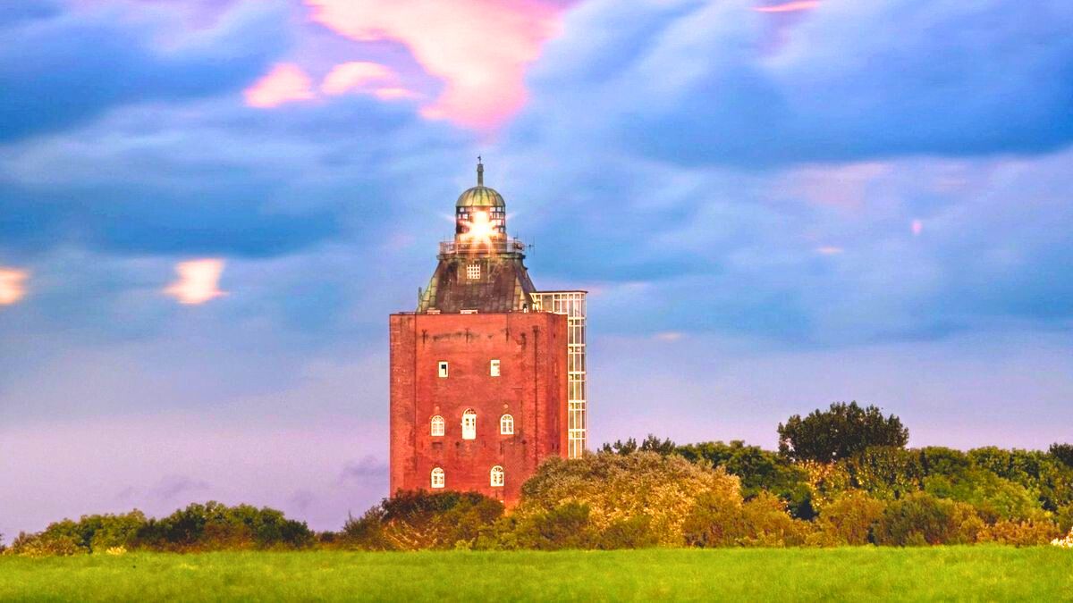 Bewundere Hamburgs ältestes Bauwerk, den Leuchtturm