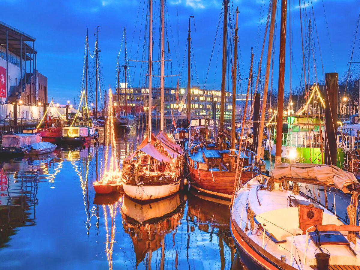 Bewundere Segelschiffe im Museumshafen Vegesack