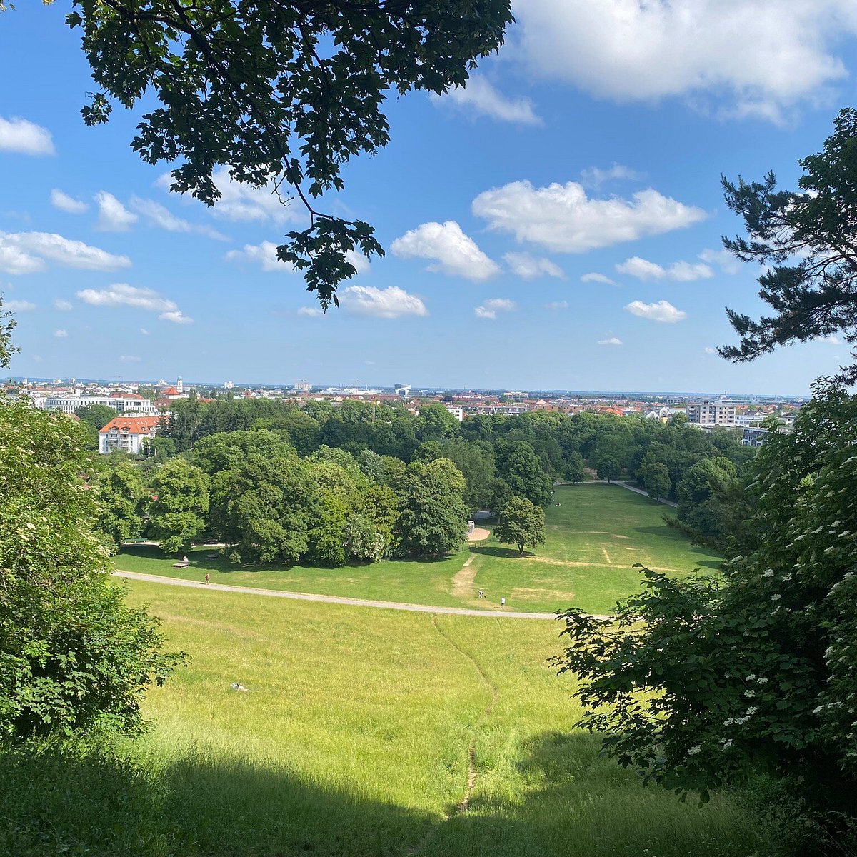 Besteige den Schuttberg und genieße die Aussicht